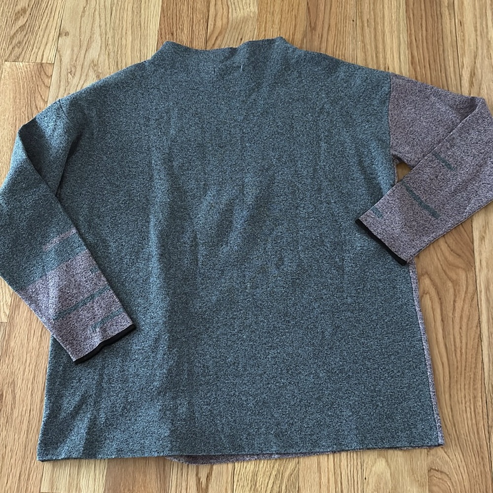 ⬇️CLEARANCE⬇️Heathered Gray and Rose Sweater - Picture 5 of 6